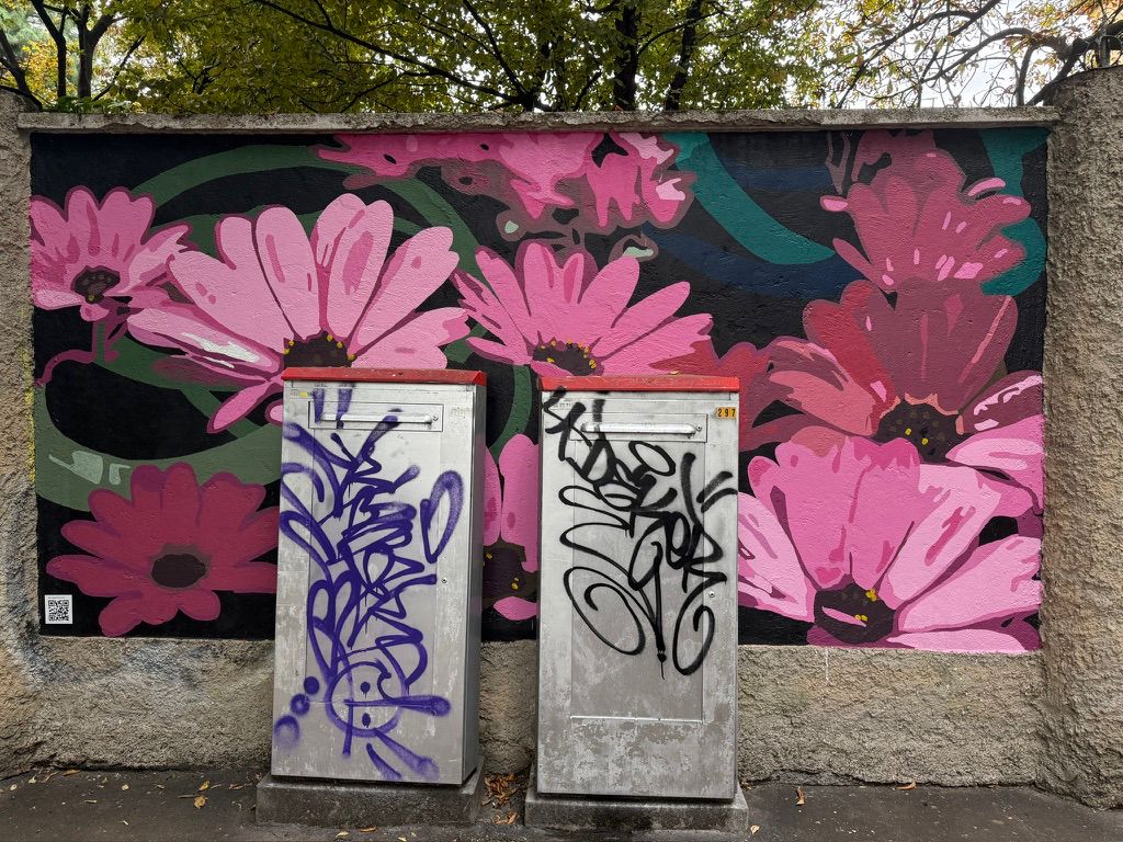 8 donne straordinarie Milano · 4 · floral detail, Casa Majno — Pablo Pinxit